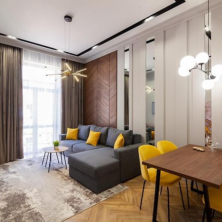 Royal Aparts Multi Lviv Exterior photo