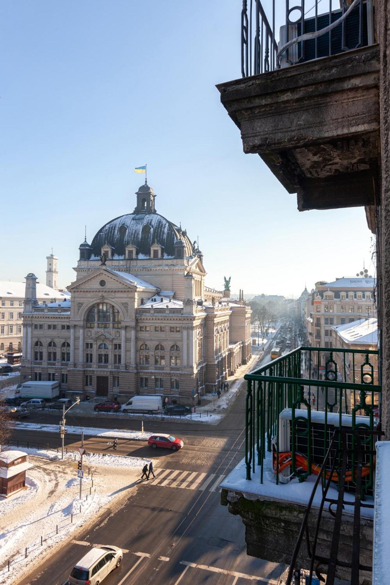 Royal Aparts Multi Lviv Exterior photo