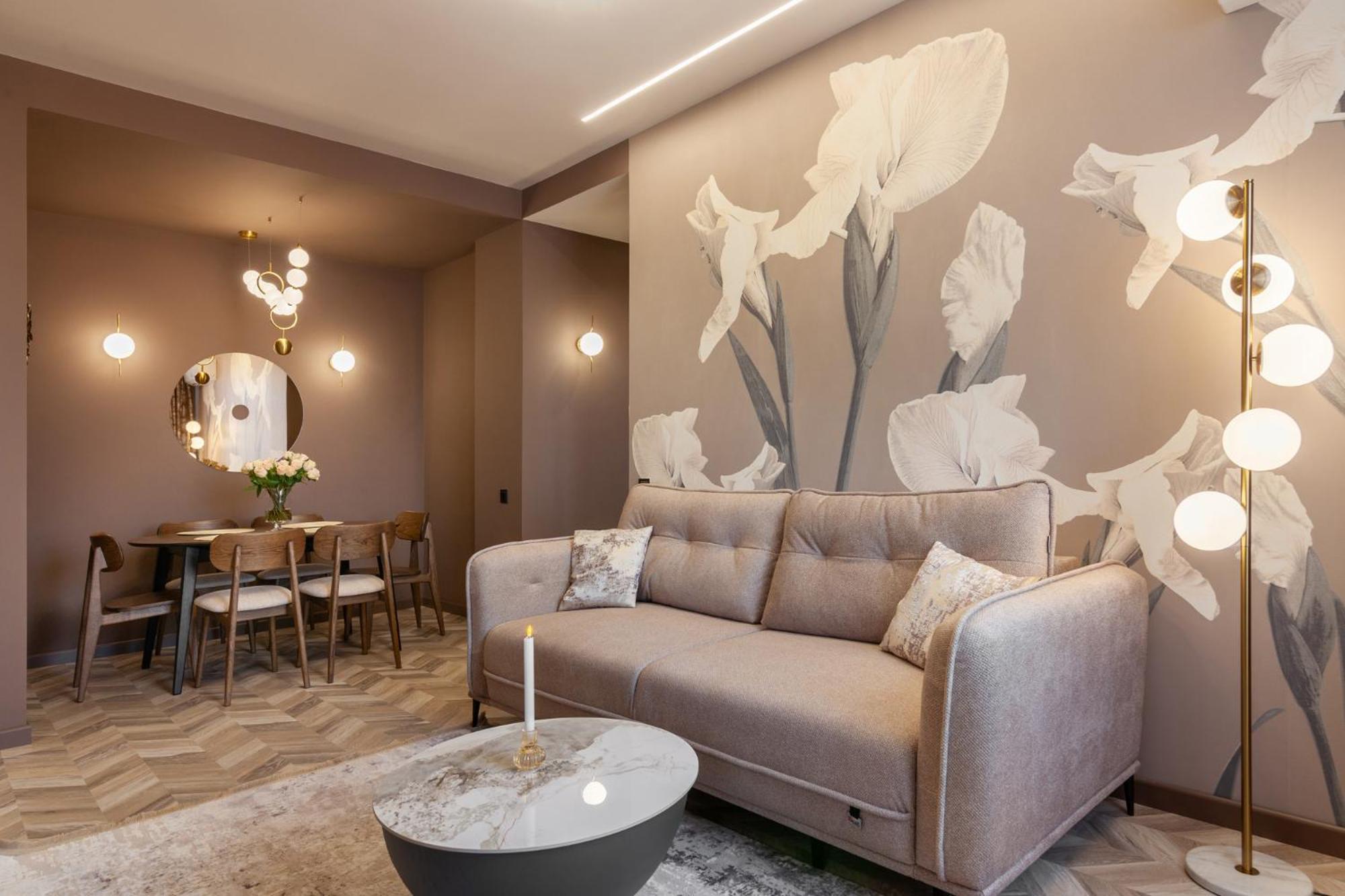 Royal Aparts Multi Lviv Exterior photo